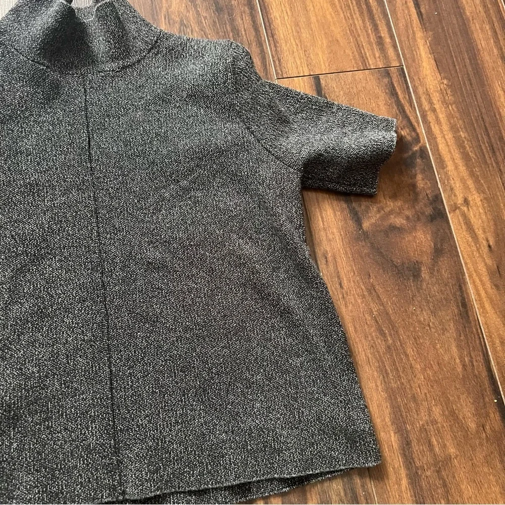 Zara Short Sleeve Mock Neck Top – M - Picture 4 of 7